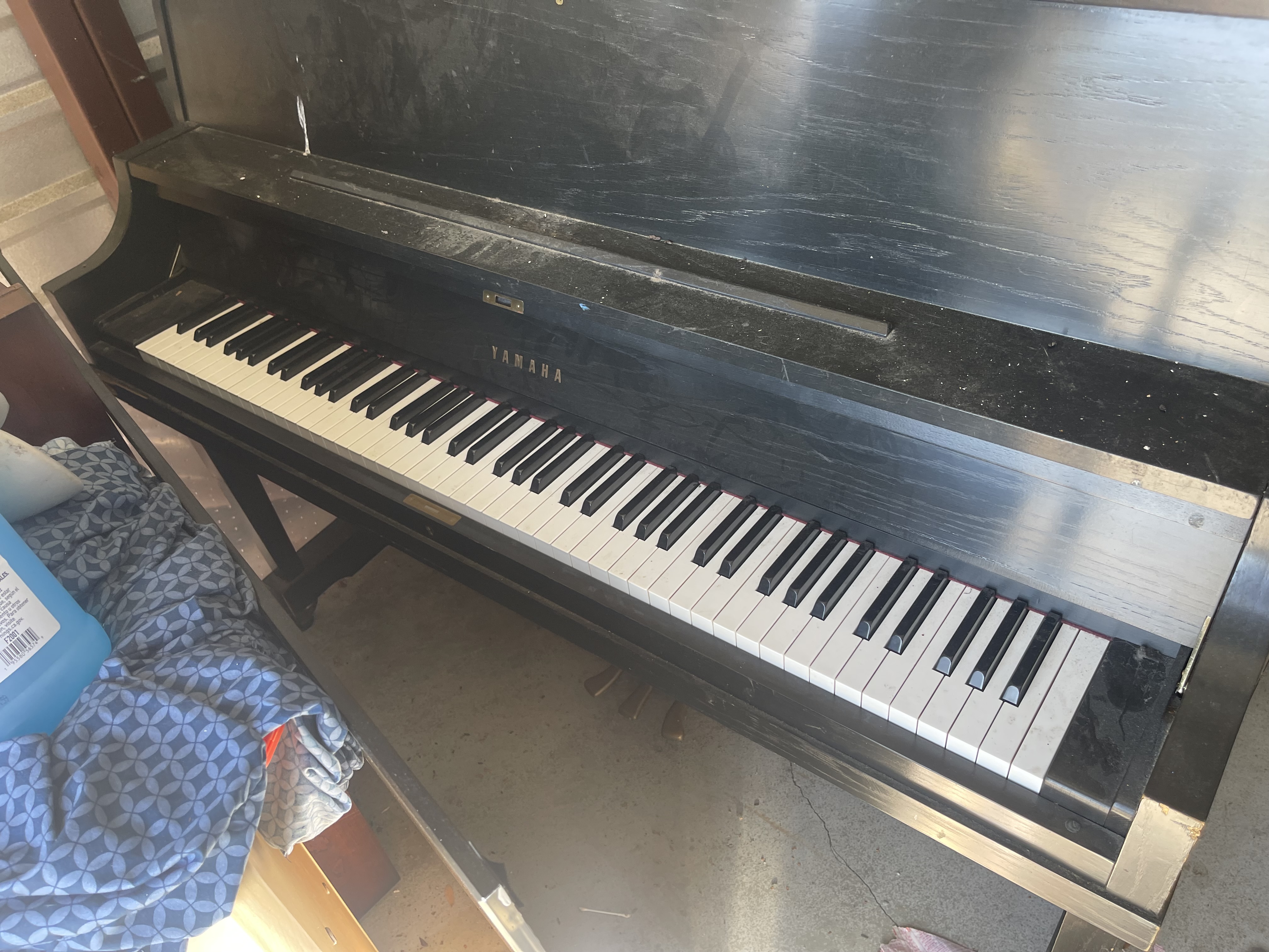 P22 Piano with bench