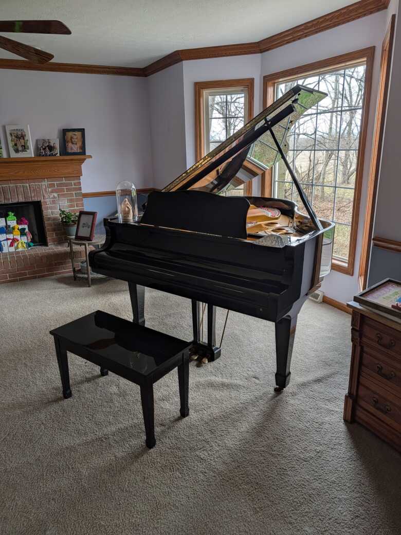 Young‑Chang G185 Grand Piano – Korean‑Built – Ebony Polish