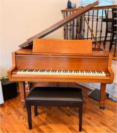 Story & Clark Baby Grand 62"