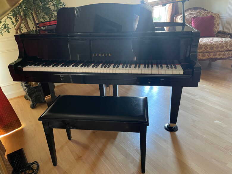 Like New YAMAHA Baby Grand Piano
