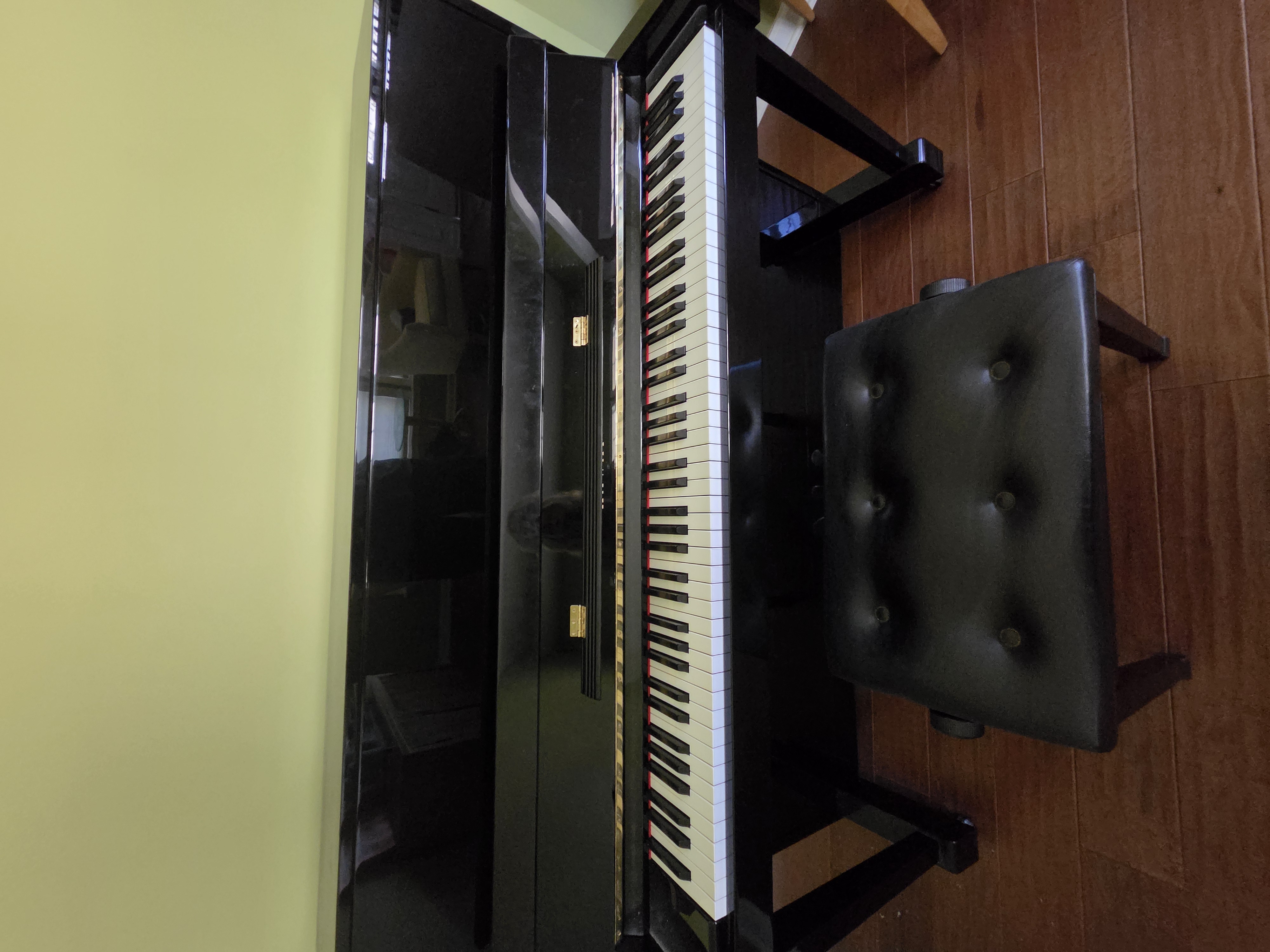 Beautiful Kawai upright piano - 1 owner excellent condition!