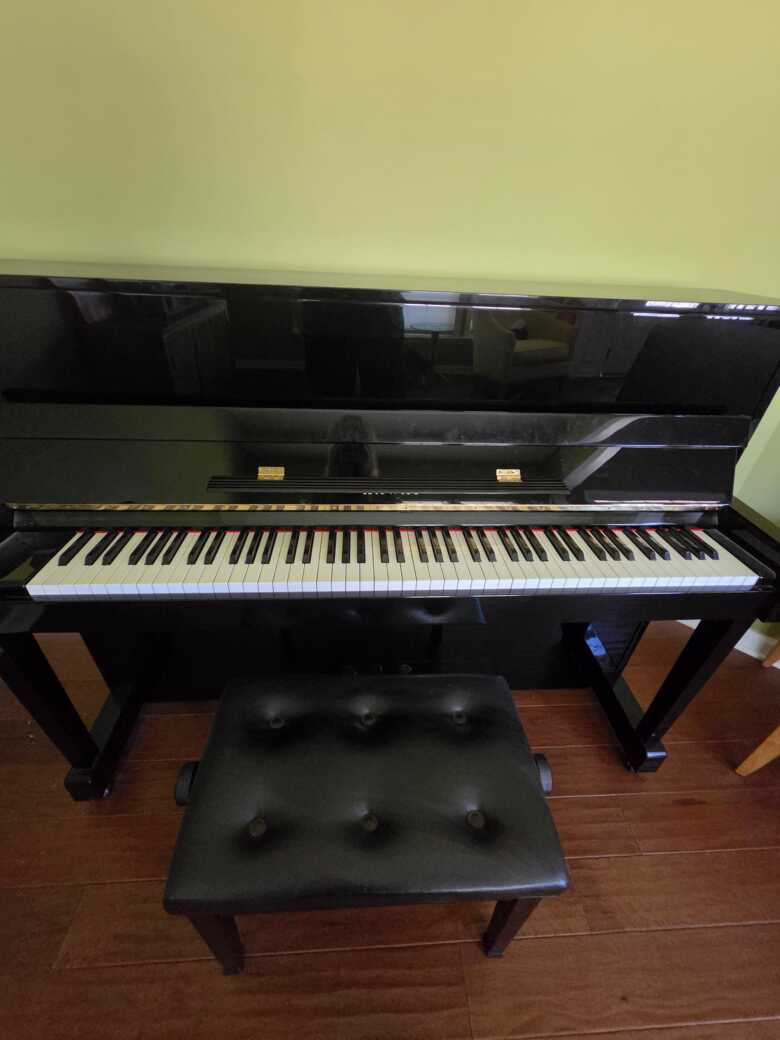 Beautiful Kawai upright piano - 1 owner excellent condition!