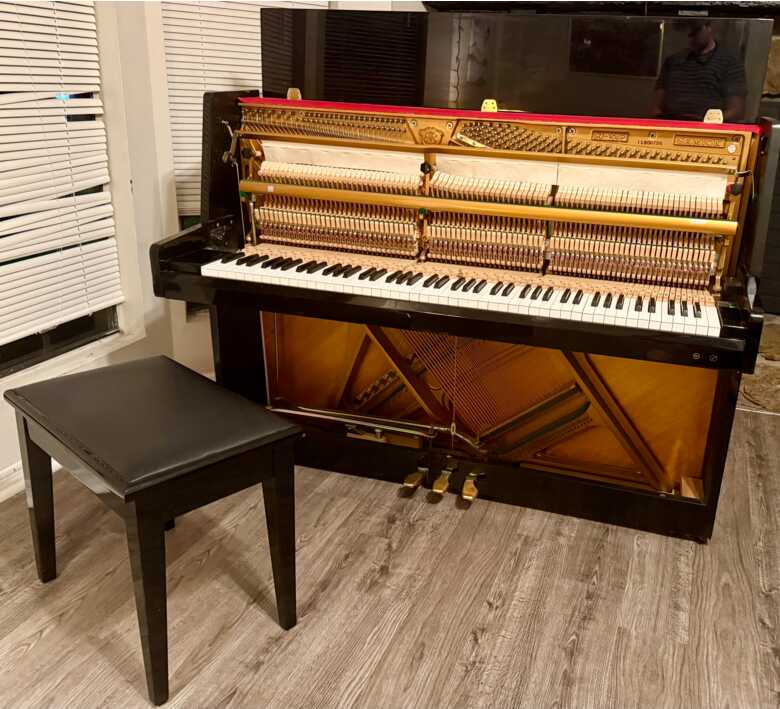 Samick SU-108P Upright Piano - Excellent Condition