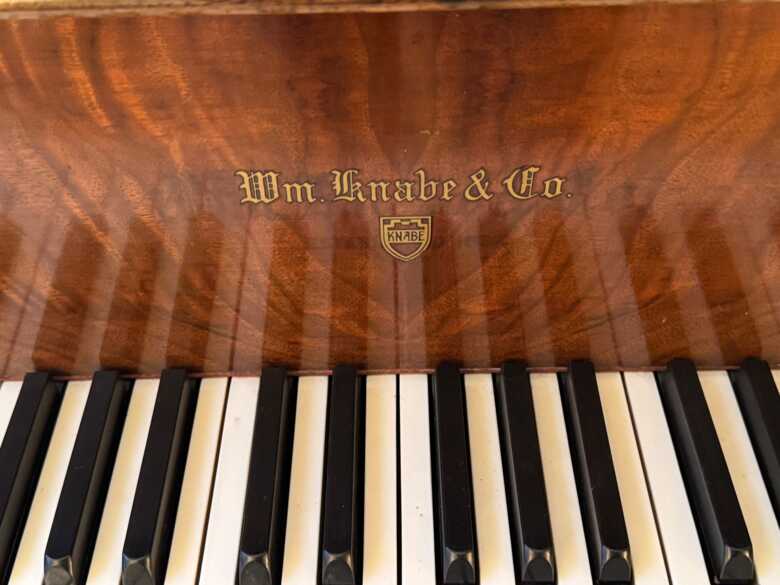 Beautiful Walnut Knabe Grand. Great condition 