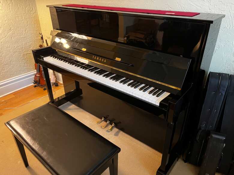 Yamaha T116 upright piano (45")