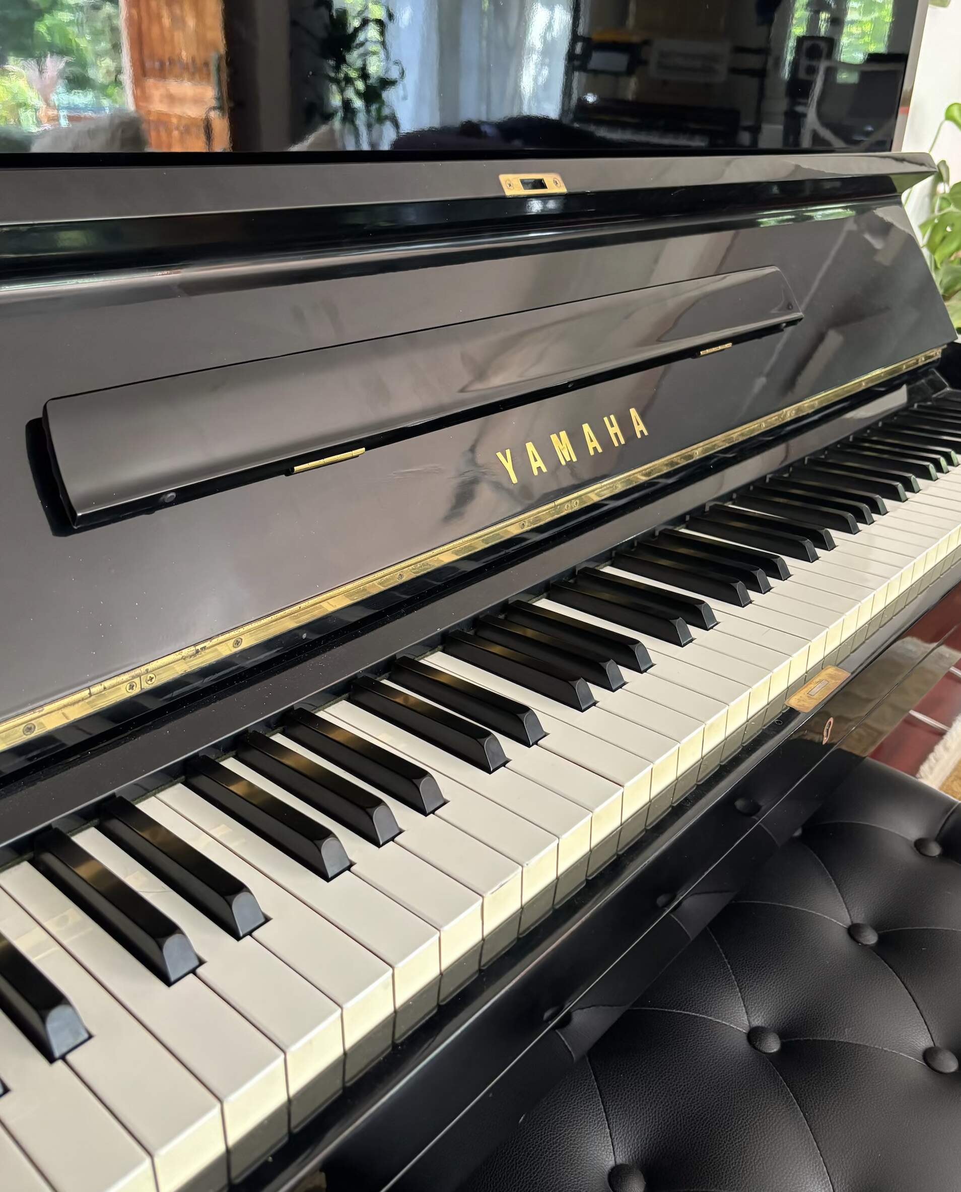 Yamaha U1 Upright Piano (1971) - Polished Ebony
