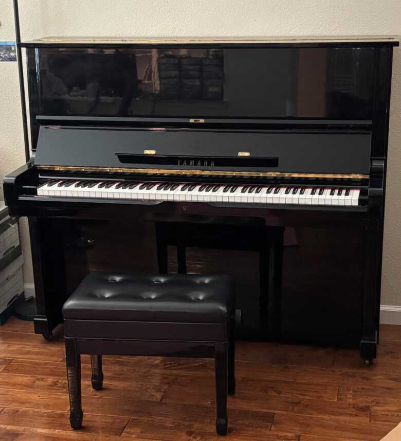 Yamaha U2 - 50'' Polished Black Finish - Used