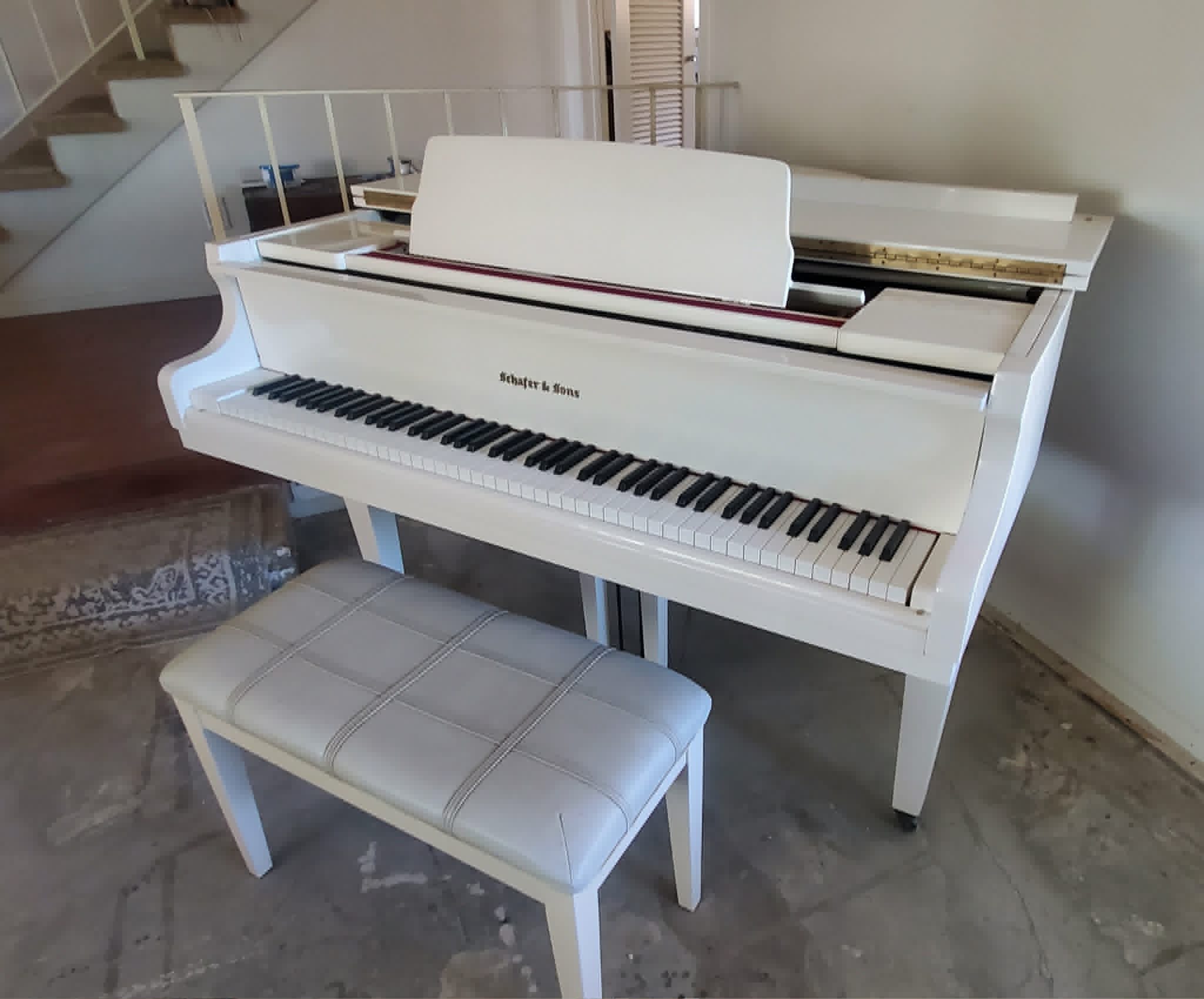 Beautiful Baby Grand in excellent conidiation 