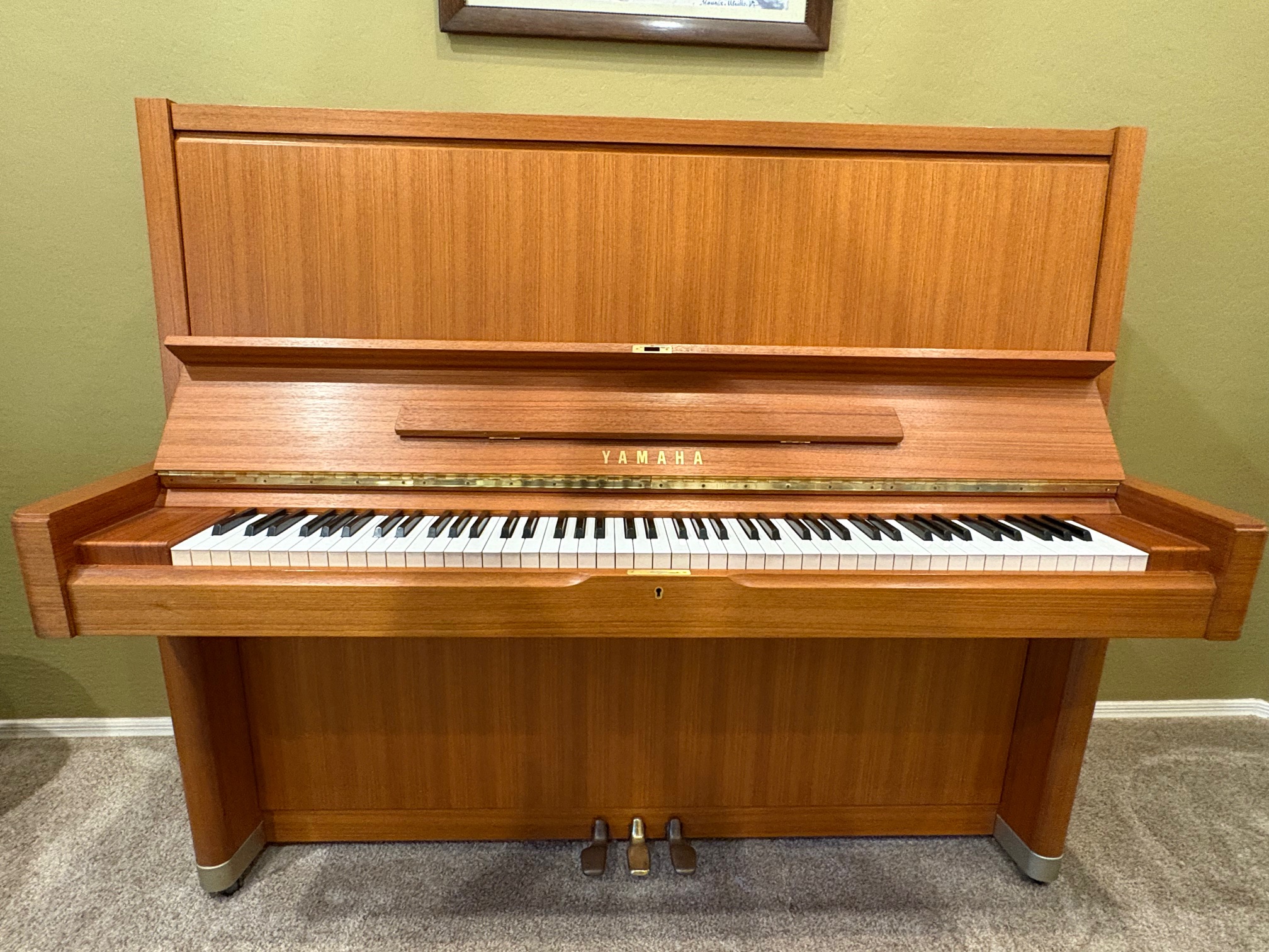 Beautiful Teak Yamaha U7