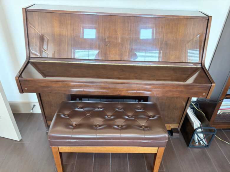 Young Chang Upright Piano – Condo Size, Excellent Condition 