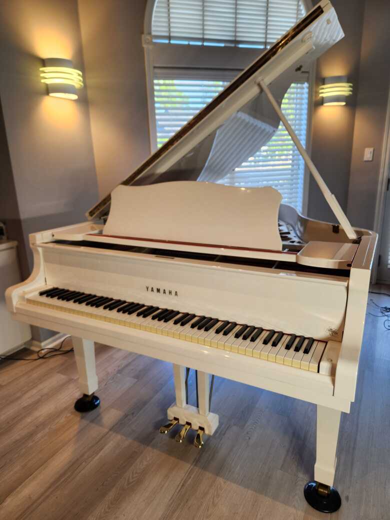 Snow White Yamaha G3 Piano Pristine