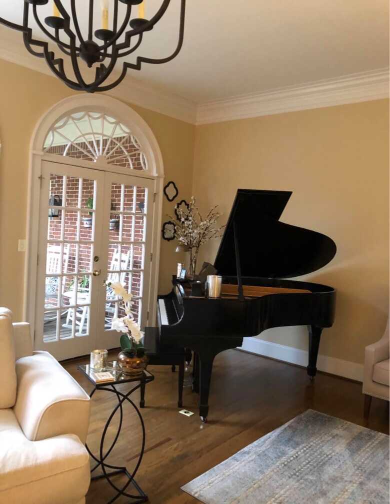 Steinway & Sons Stunning Baby Grand Piano