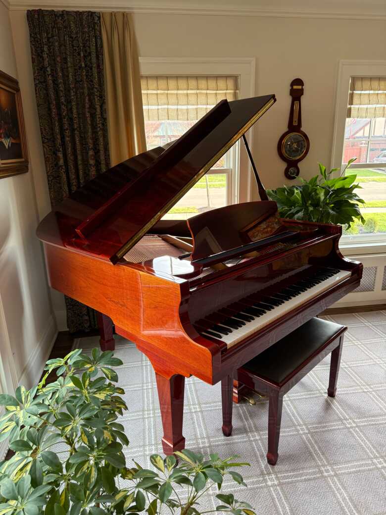 Samick Baby Grand Piano – Beautiful Mahogany Finish 