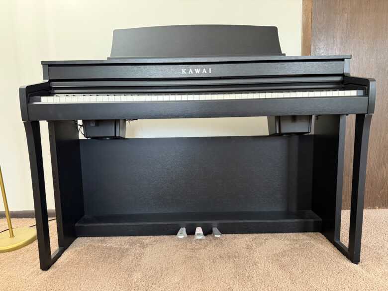 Kawai CA49 lightly used, with bench