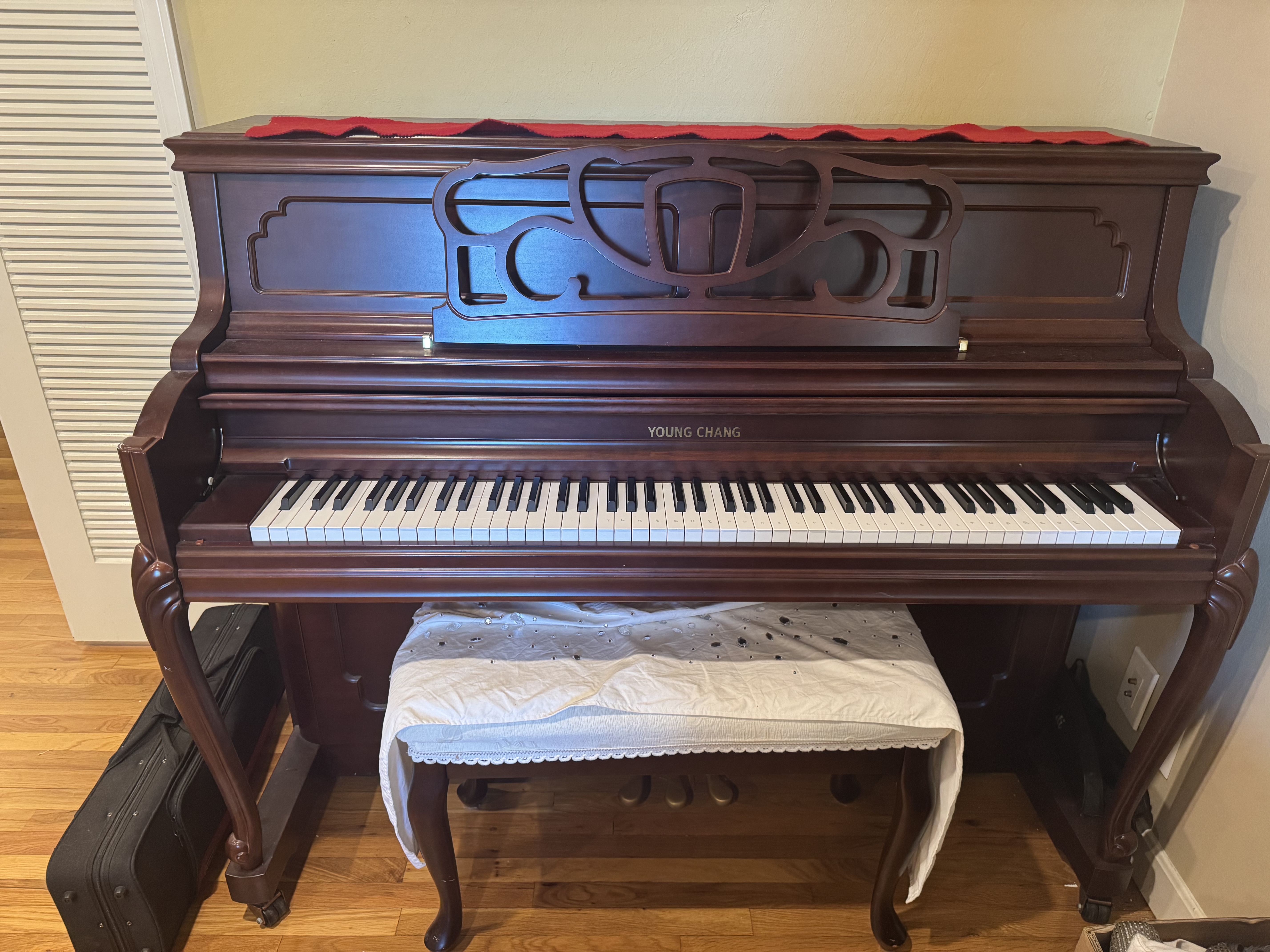 Youngchang Upright piano Sarato CA, Good condition