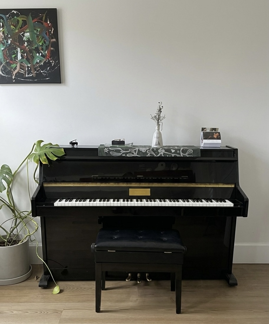 BALDWIN PIANO WITH LEATHER BENCH