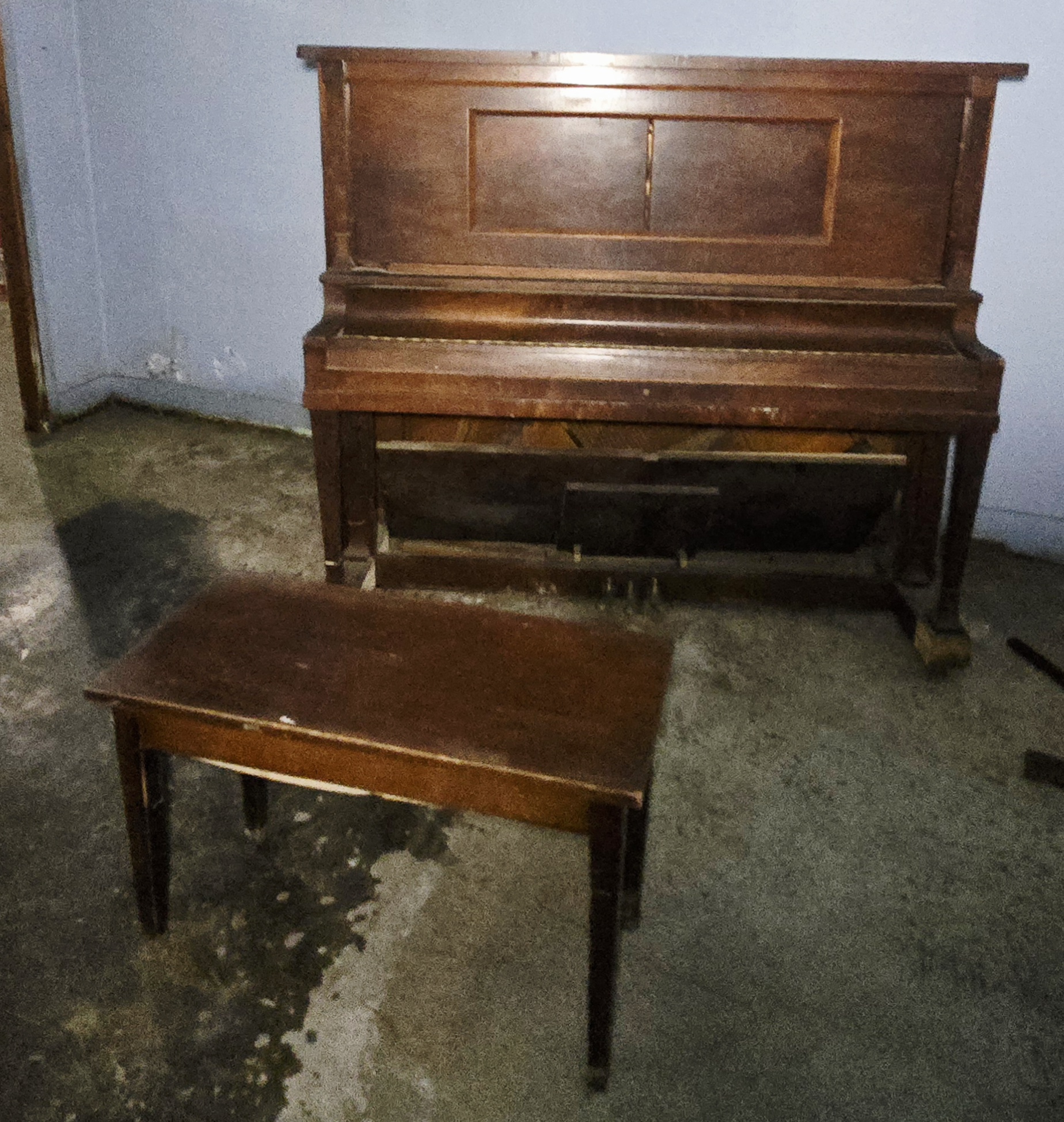 Walnut Ellington upright Piano 1924