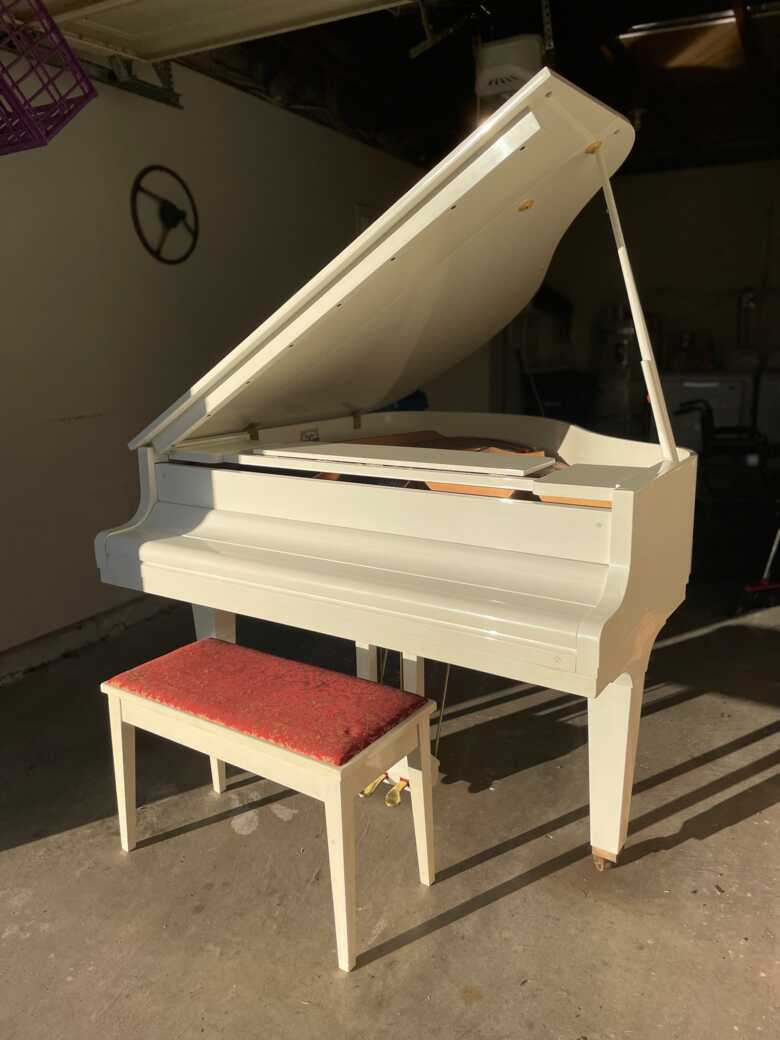 White Kawai baby grand piano GE-1