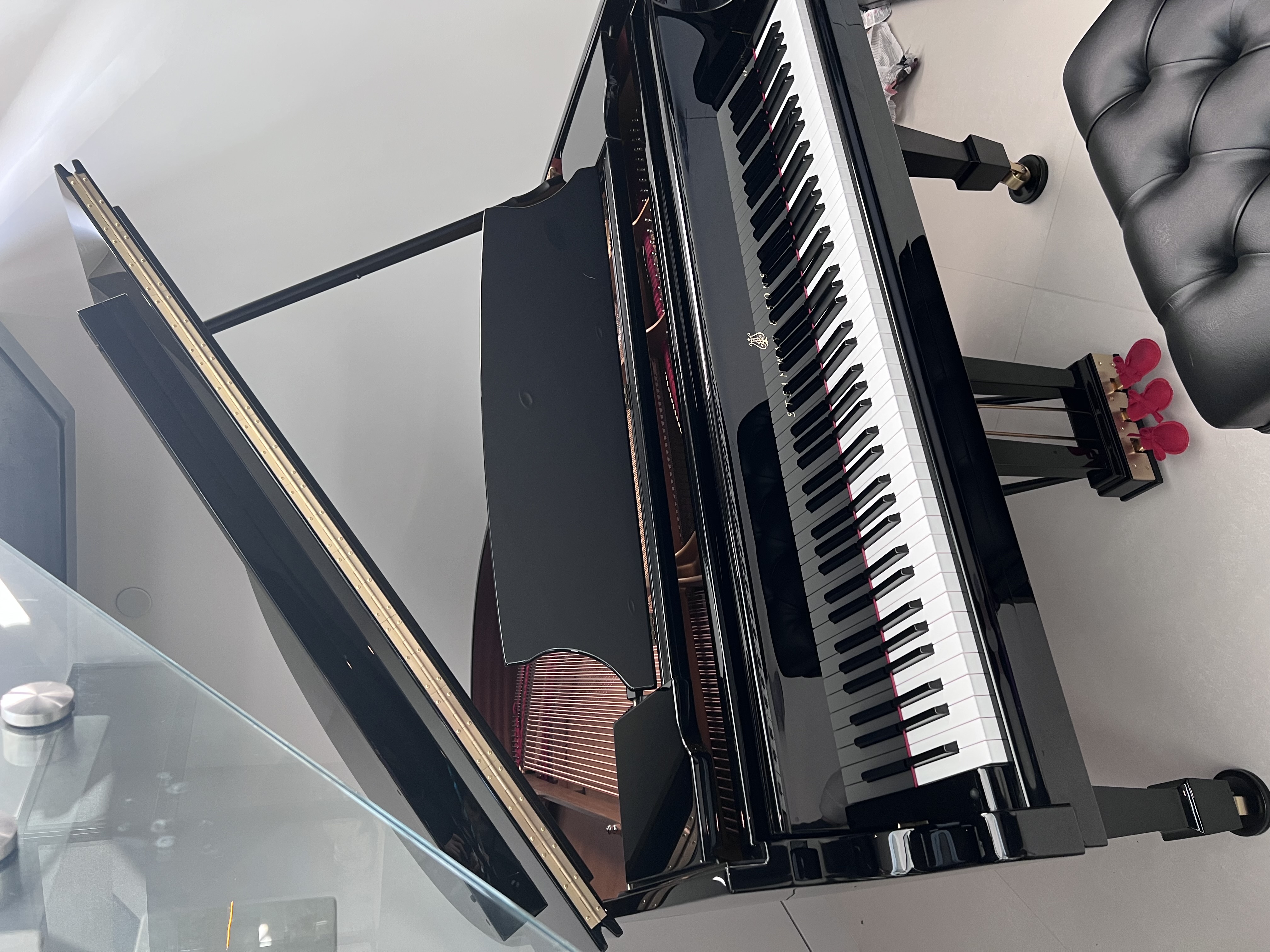 Steinway Model M Spirio | r Grand Piano (5’7”) – Polished Eb