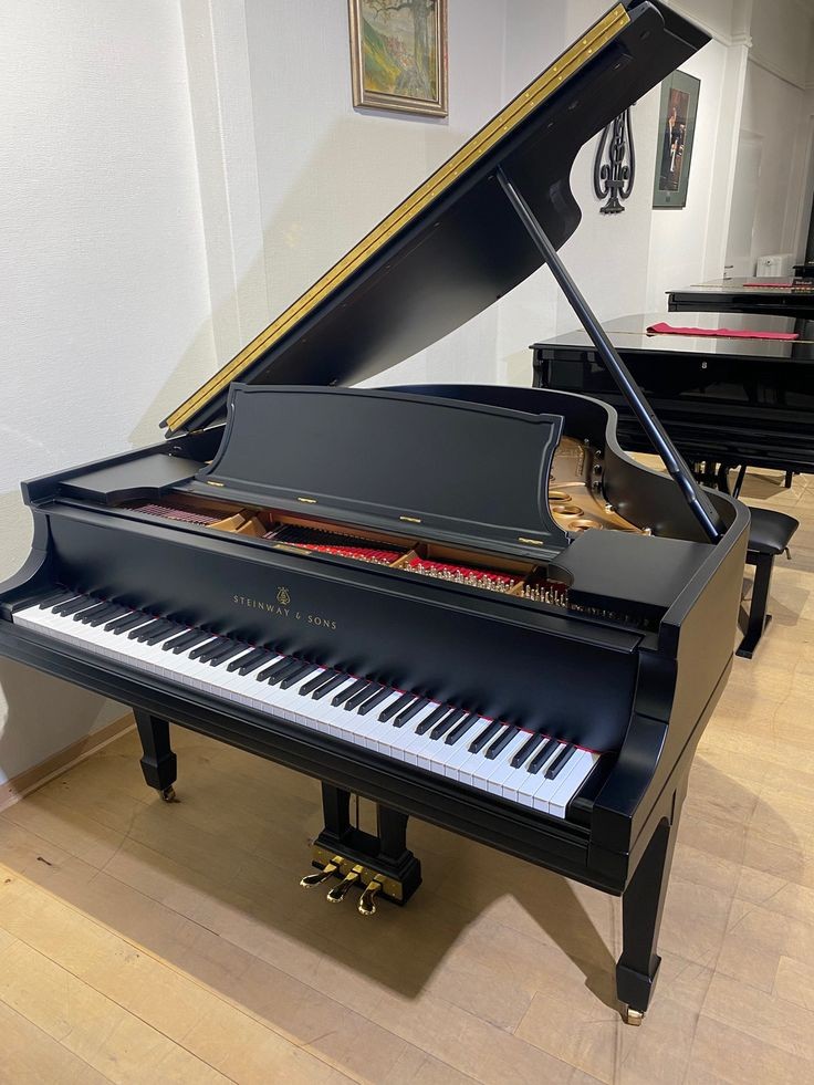  Elegant Premium Piano – Rich Sound & Refined Design