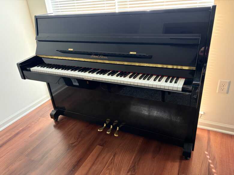 2006 Pearl River UP108D3 Studio Upright