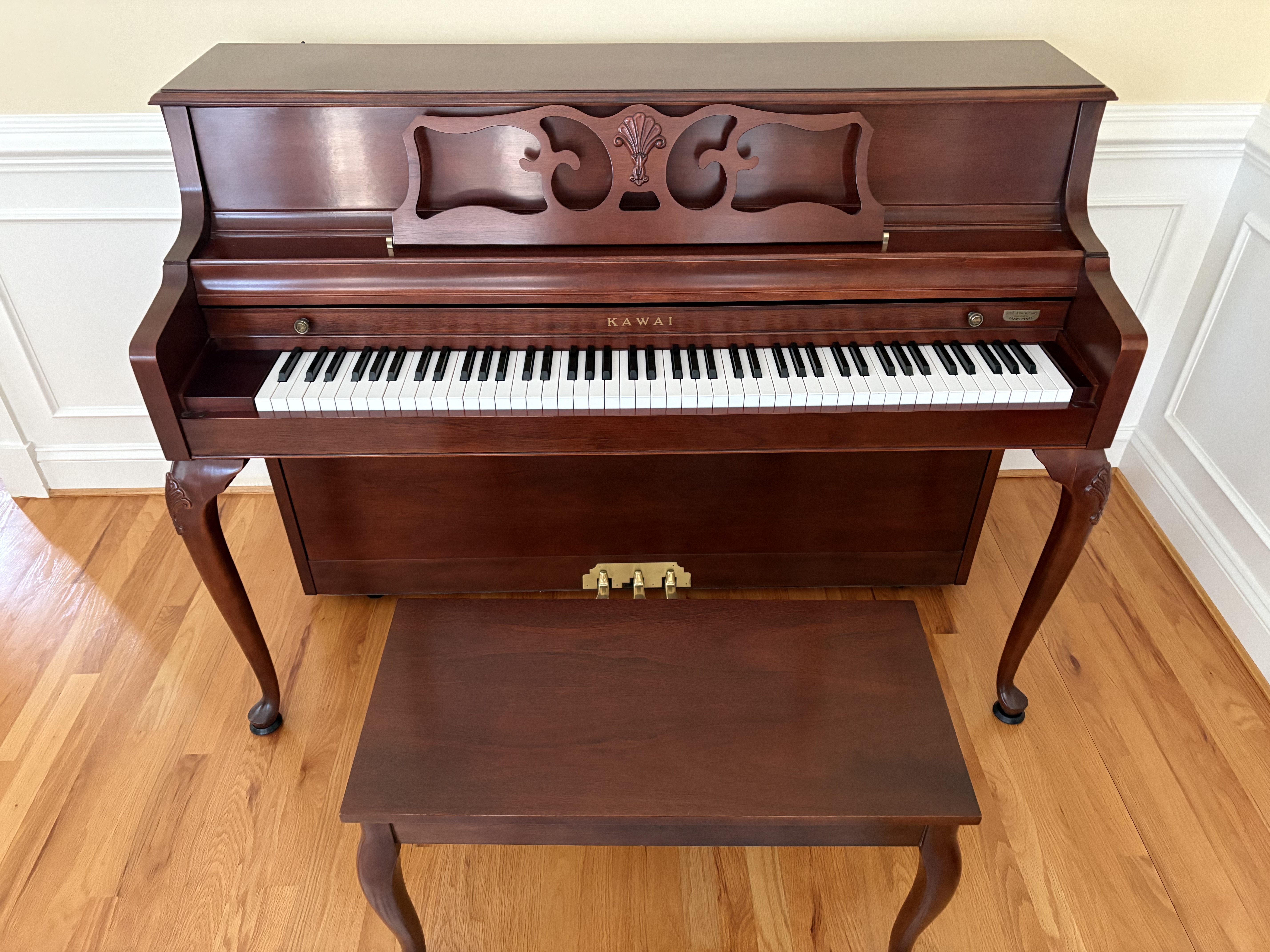 Beautiful Mahogany Kawai Upright Piano in Pristine Condition