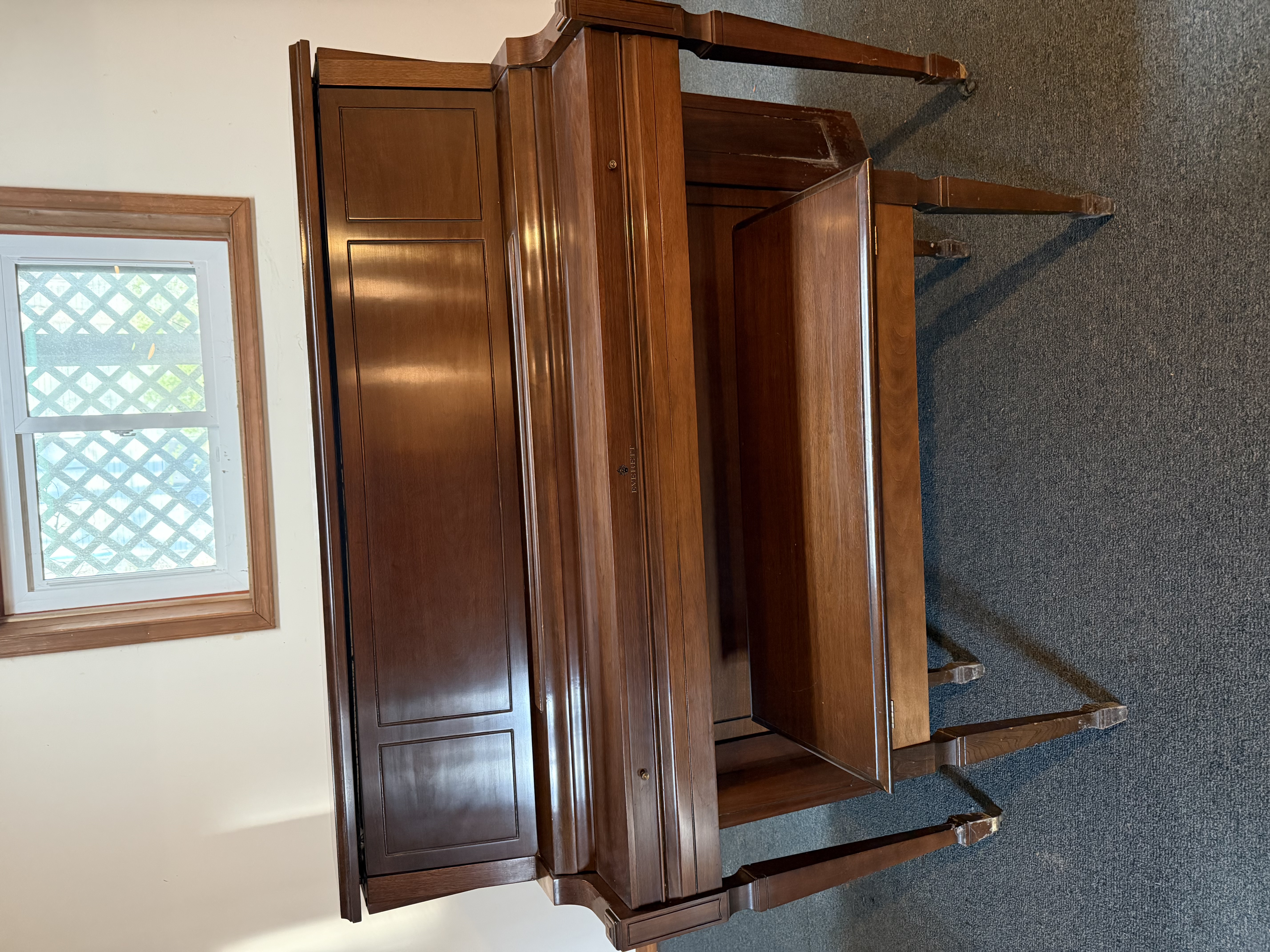 Everett Piano Upright