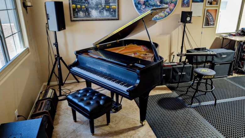 Original owner 1998 U.S. built Baldwin Artist Series R351985