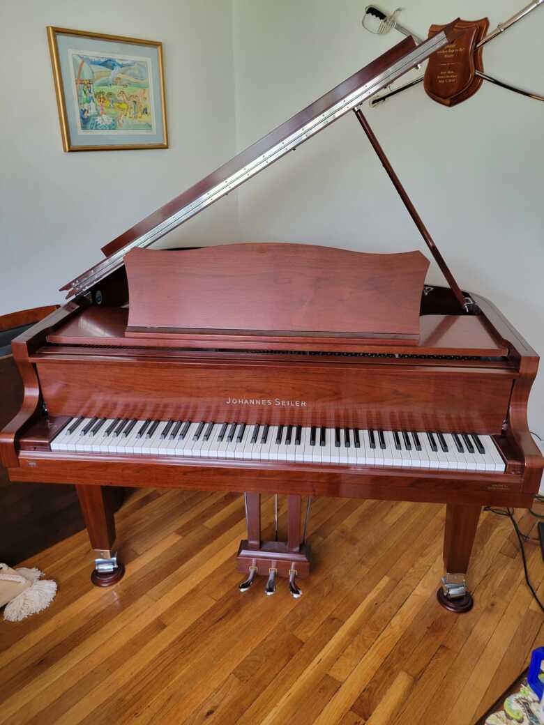 Like-New Seiler Baby Grand