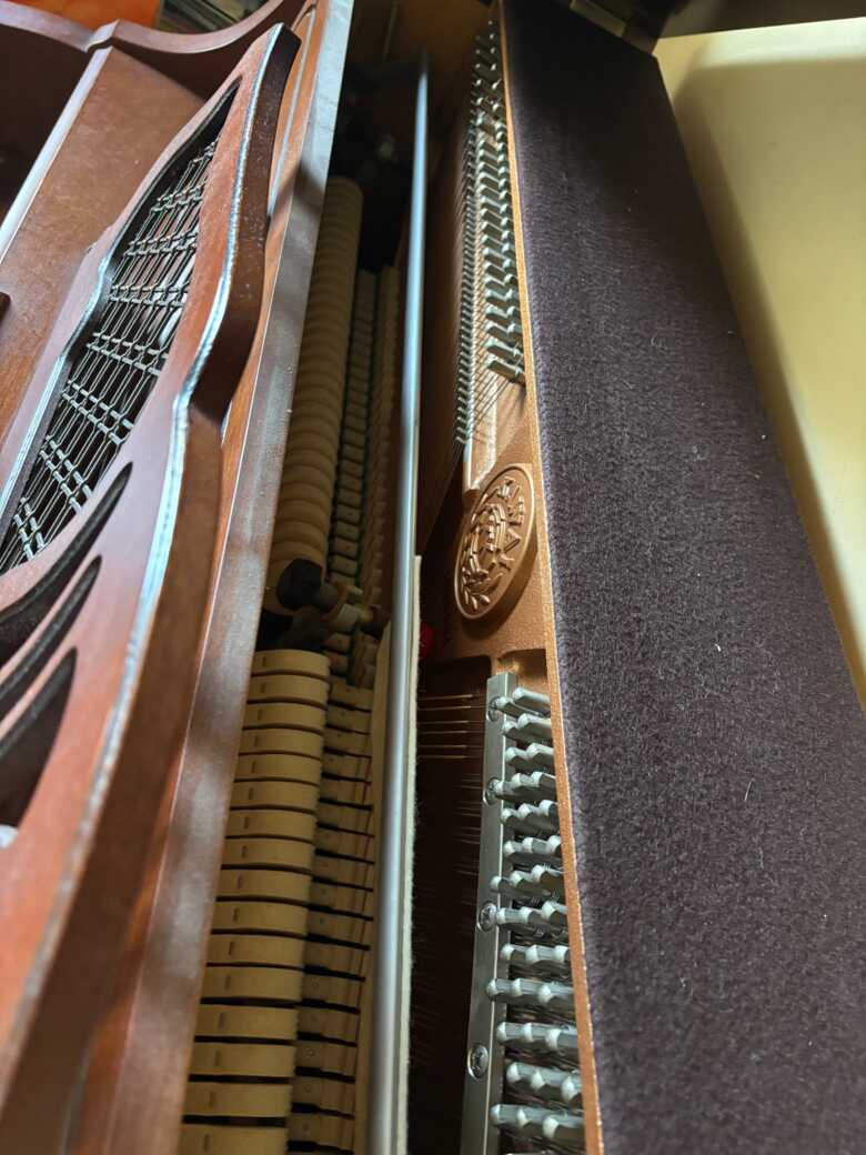 Kawai 803F Upright Piano in EX condition