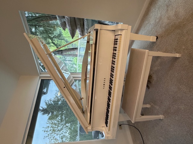 Pre-owned White Yamaha Baby Grand Piano