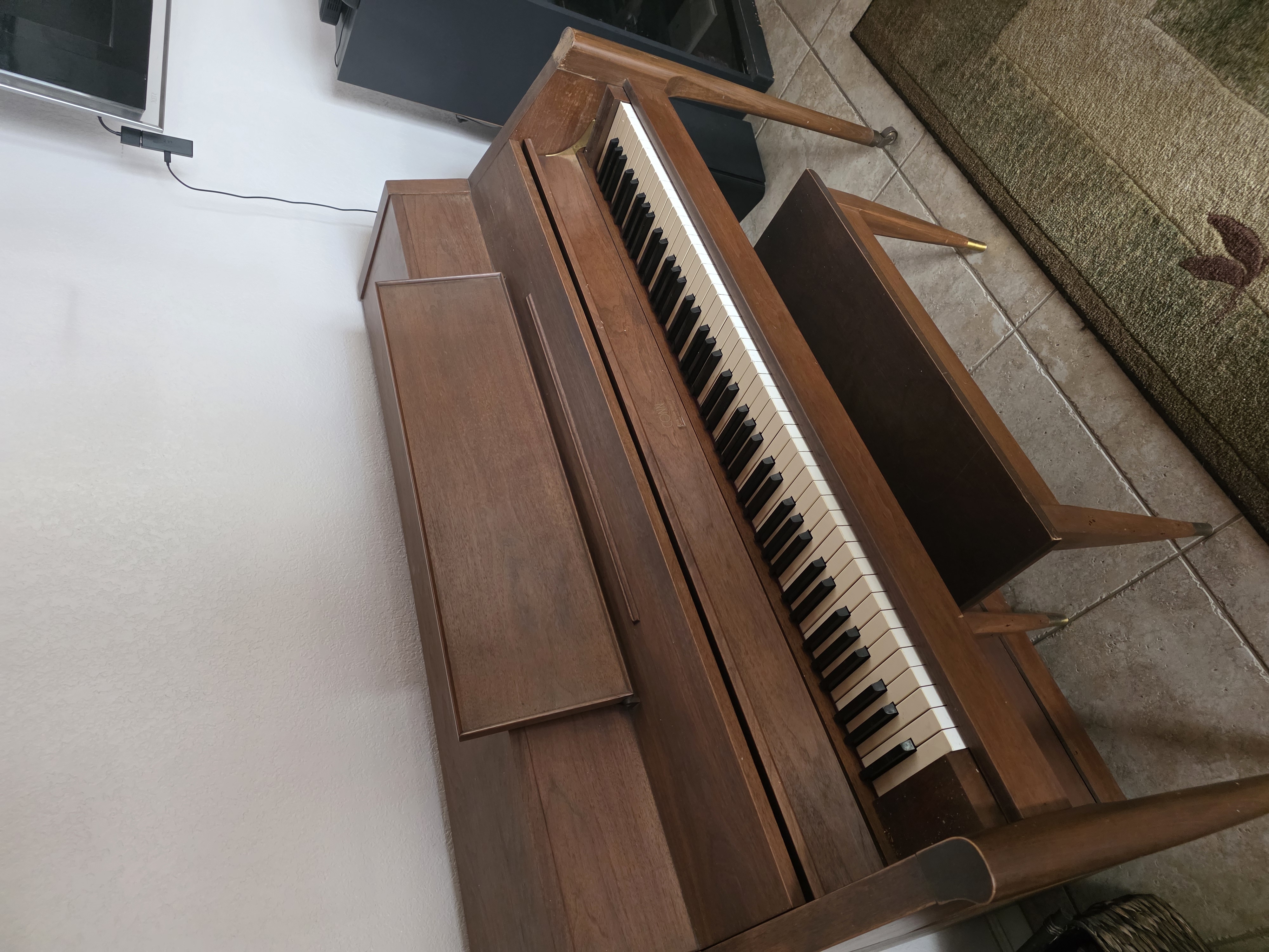 Conn Upright w/bench