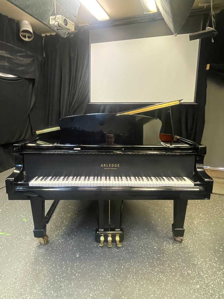 Custom Semi-Concert Grand Piano Comparable to Yamaha C7