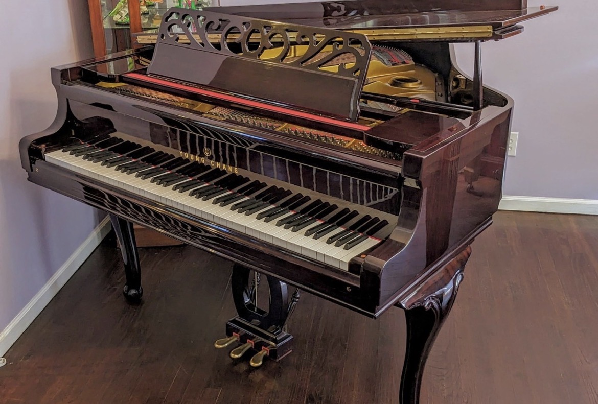 Queen Anne Style Young Chang Baby Grand 5'3" 2001