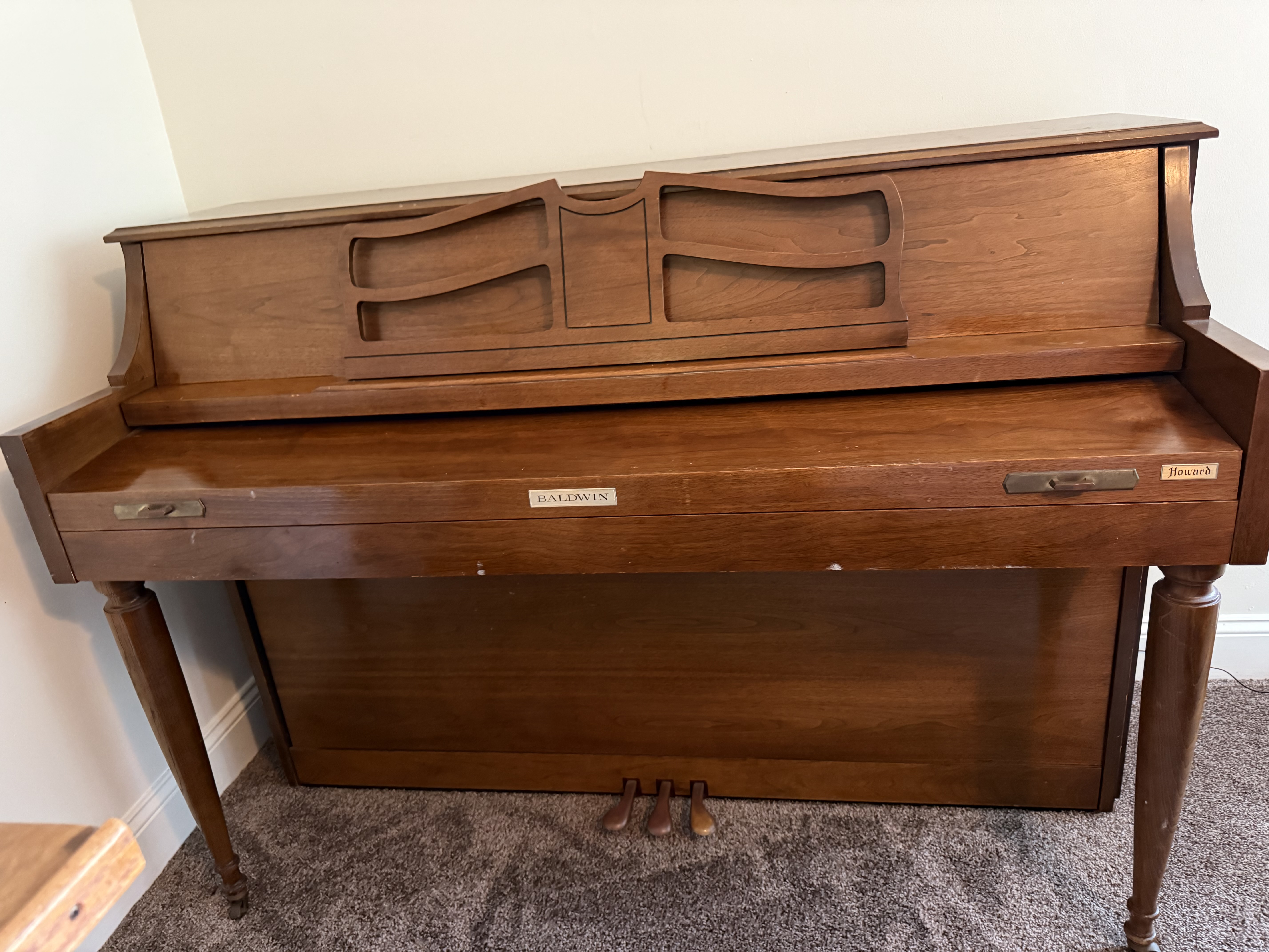 Baldwin piano in excellent condition just needs a good tune!