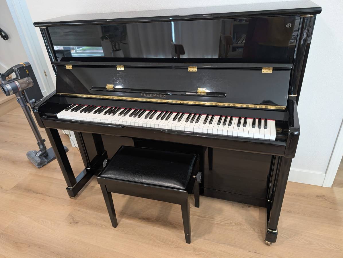 Brodmann 125 Upright Piano - Polished Ebony w/ Bench - Excel