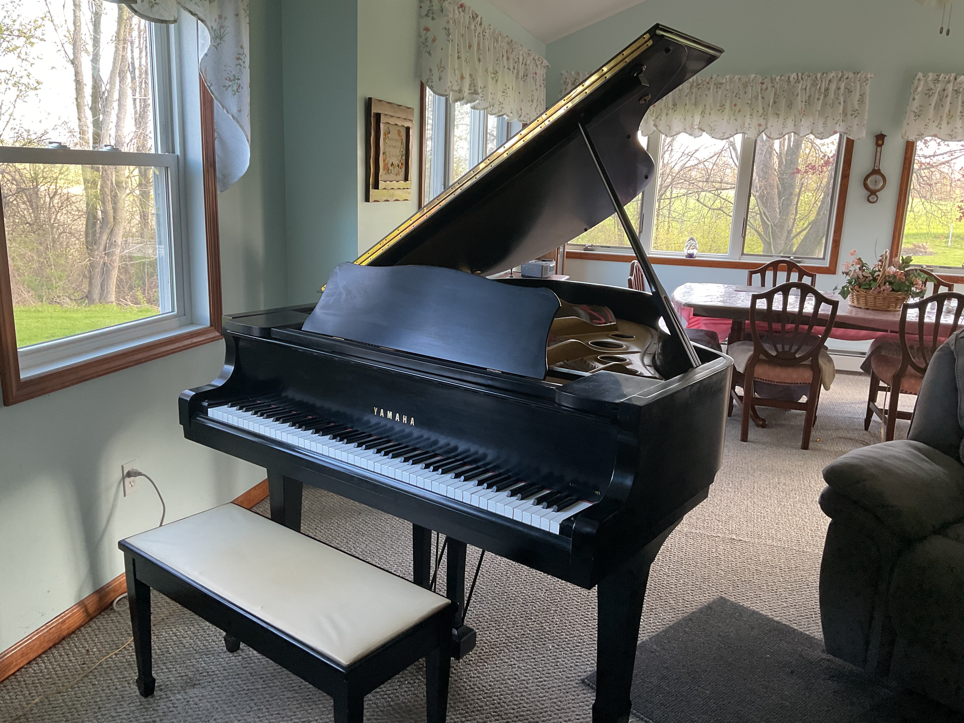 YAMAHA C3 Conservatory Grand 6’1”, Excellent condition