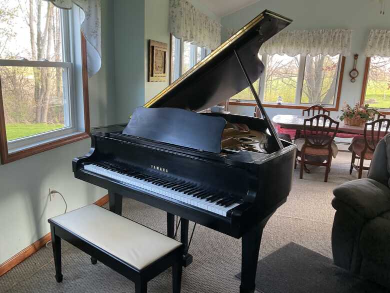YAMAHA C3 Conservatory Grand 6’1”, Excellent condition