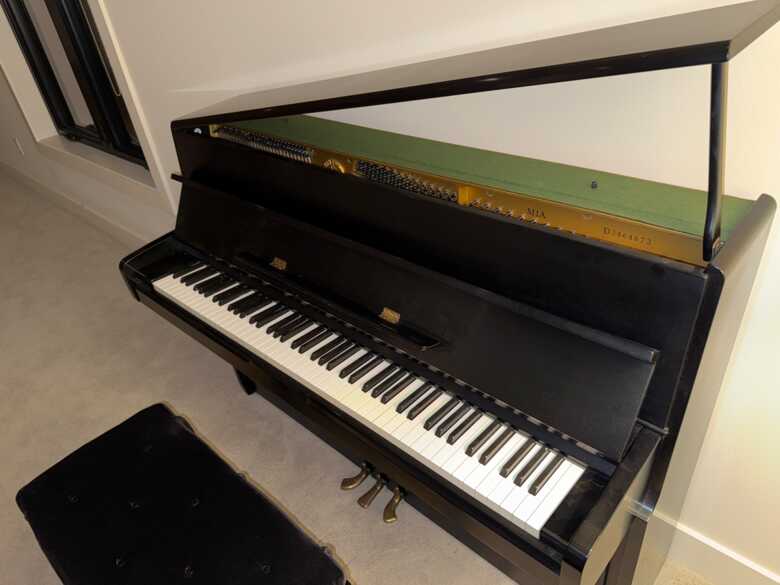 Yamaha M1A with rebuilt action and regular tuning