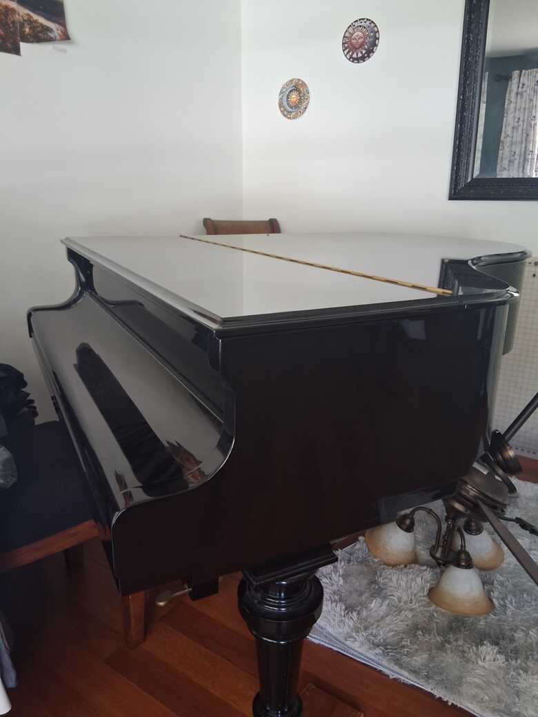 Beautiful piano in Excellent shape!