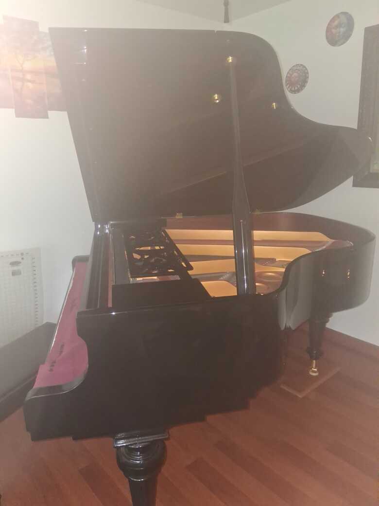 Beautiful piano in Excellent shape!