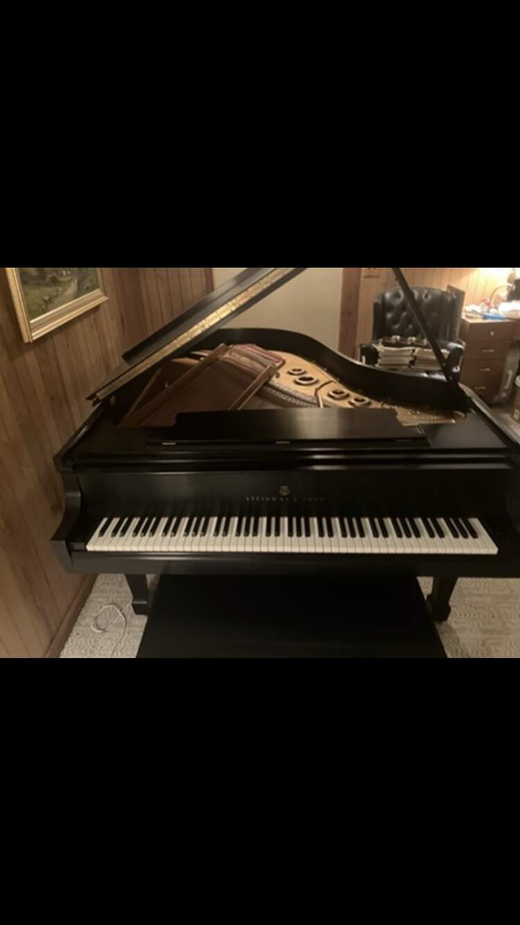 Steinway & Sons Living Room Grand 1983