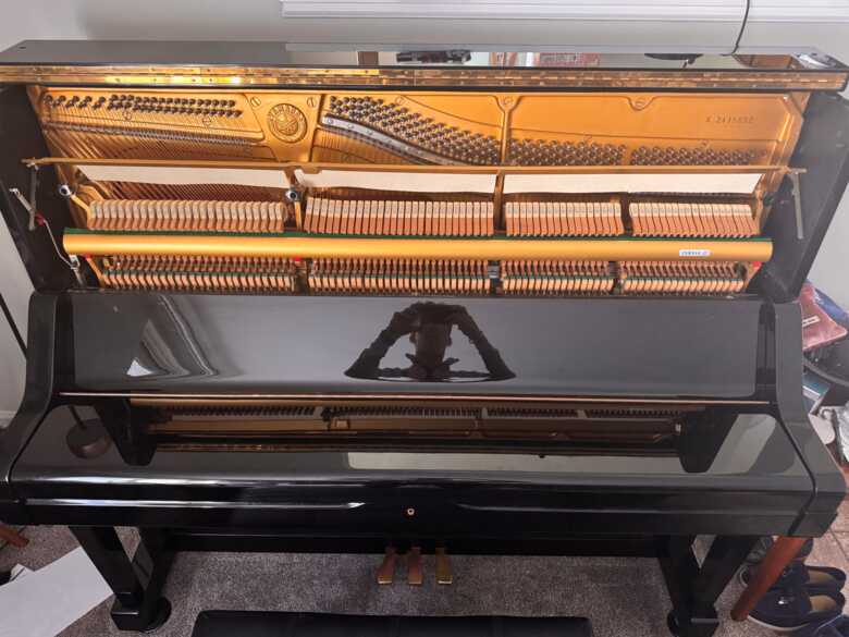 Yamaha Professional Upright Piano 52” Japan Made Black Polis