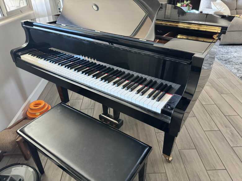 Yamaha GP1 Baby Grand Piano