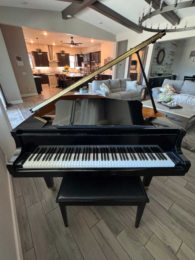 Yamaha GP1 Baby Grand Piano