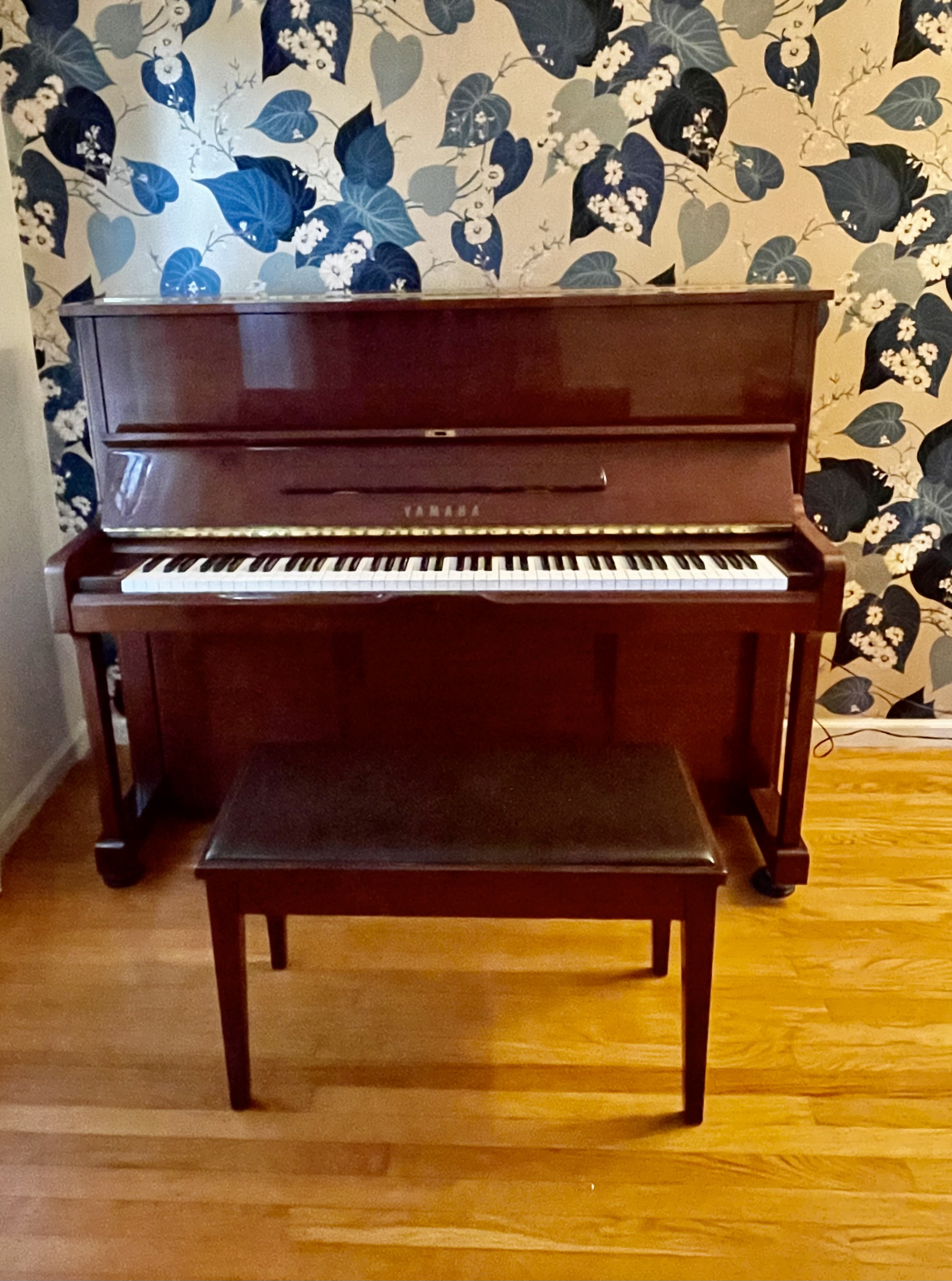Beautiful Yamaha Upright U1E piano 