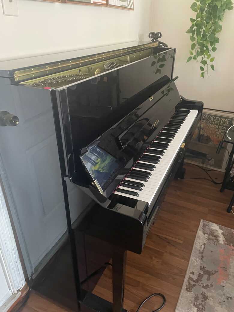 Yamaha U1TA2 Upright Piano (Black) - Excellent Condition
