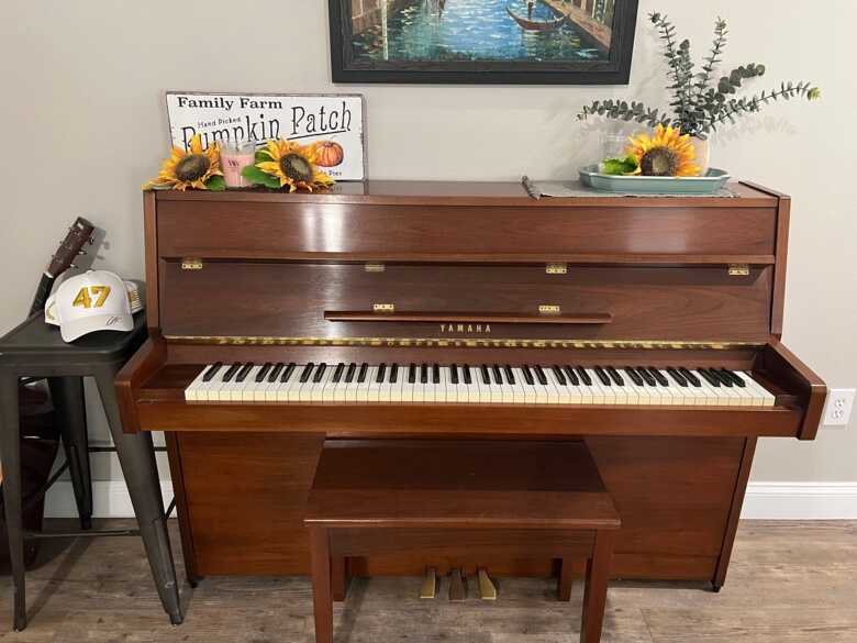 Yamaha LU-11 Upright piano