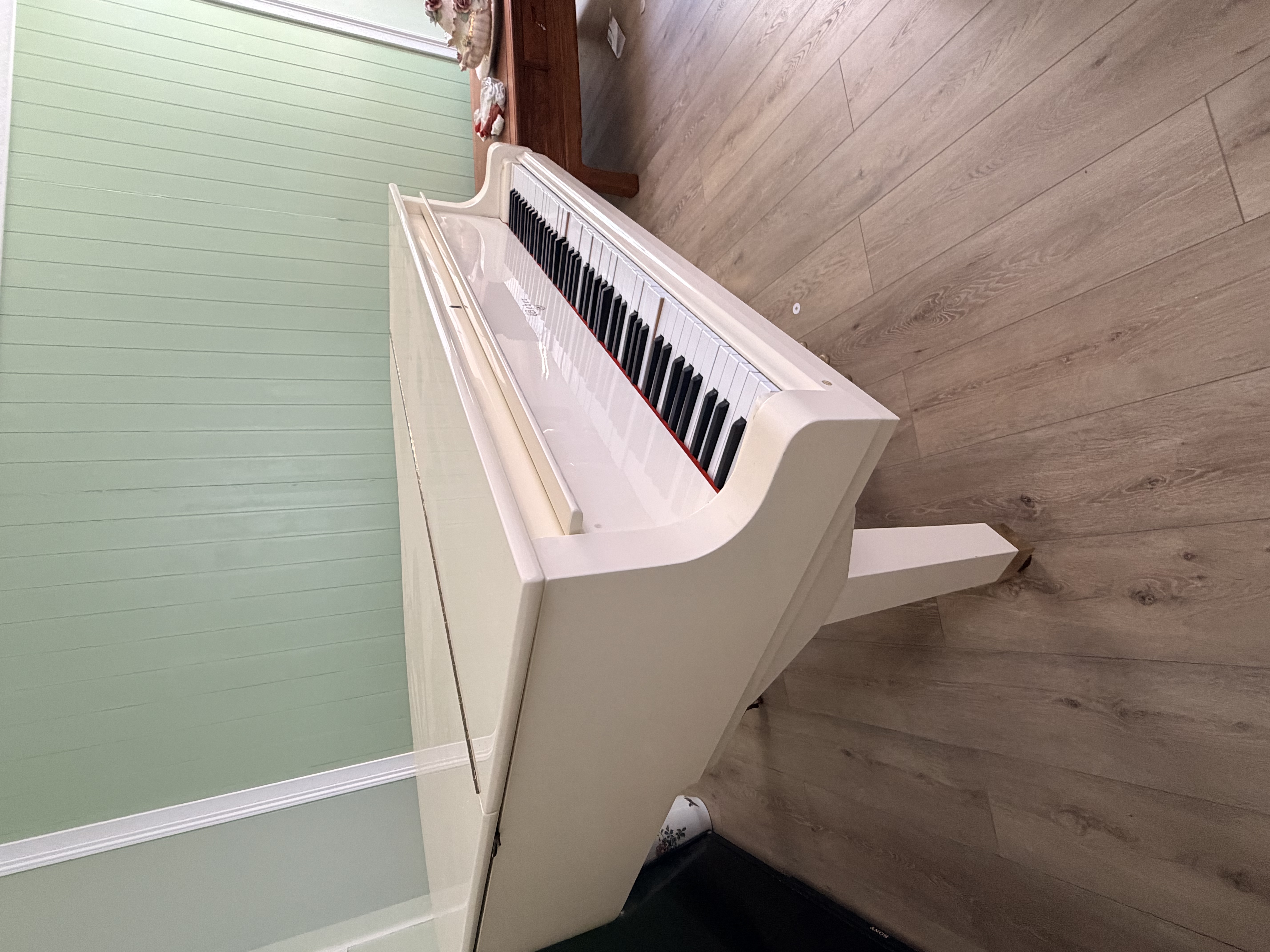 Baby Grand piano 