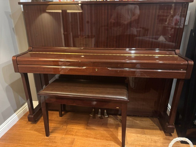 Yamaha Polished Walnut U1E